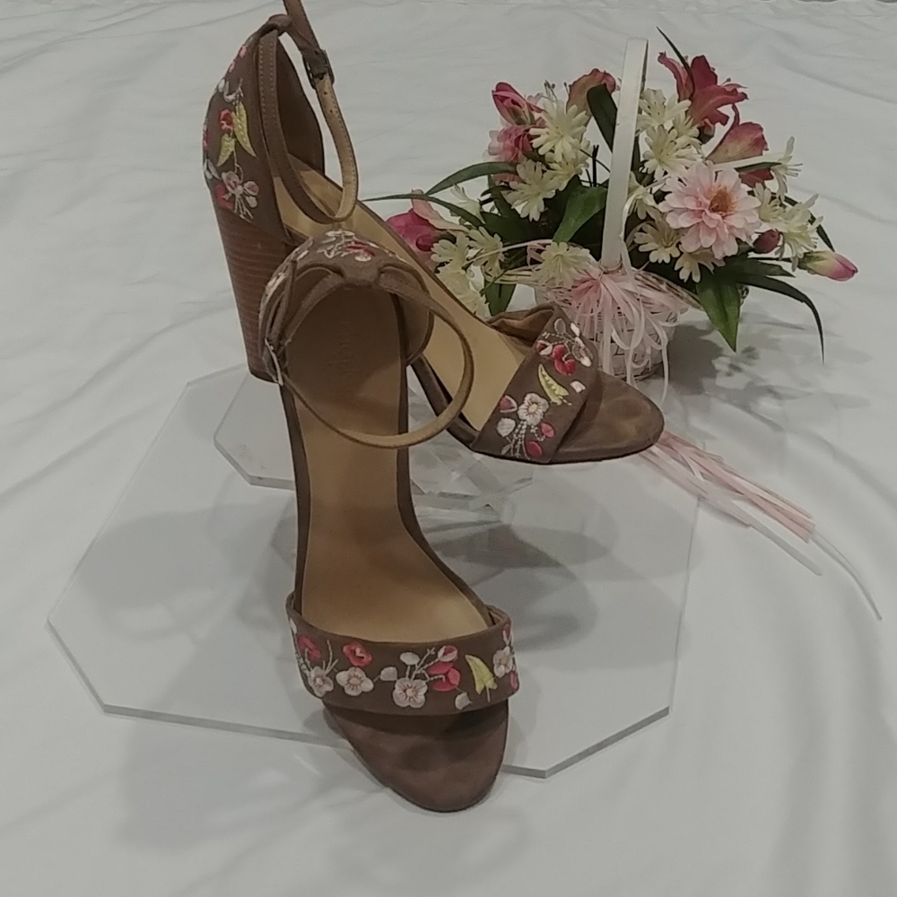Charlotte Russe embroidered floral sandals heels 8